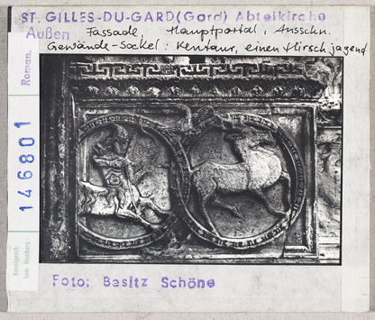 Vorschaubild Saint-Gilles-du-Gard: Abteikirche, Westfassade, Hauptportal, Gewändesockel, Kentaur 